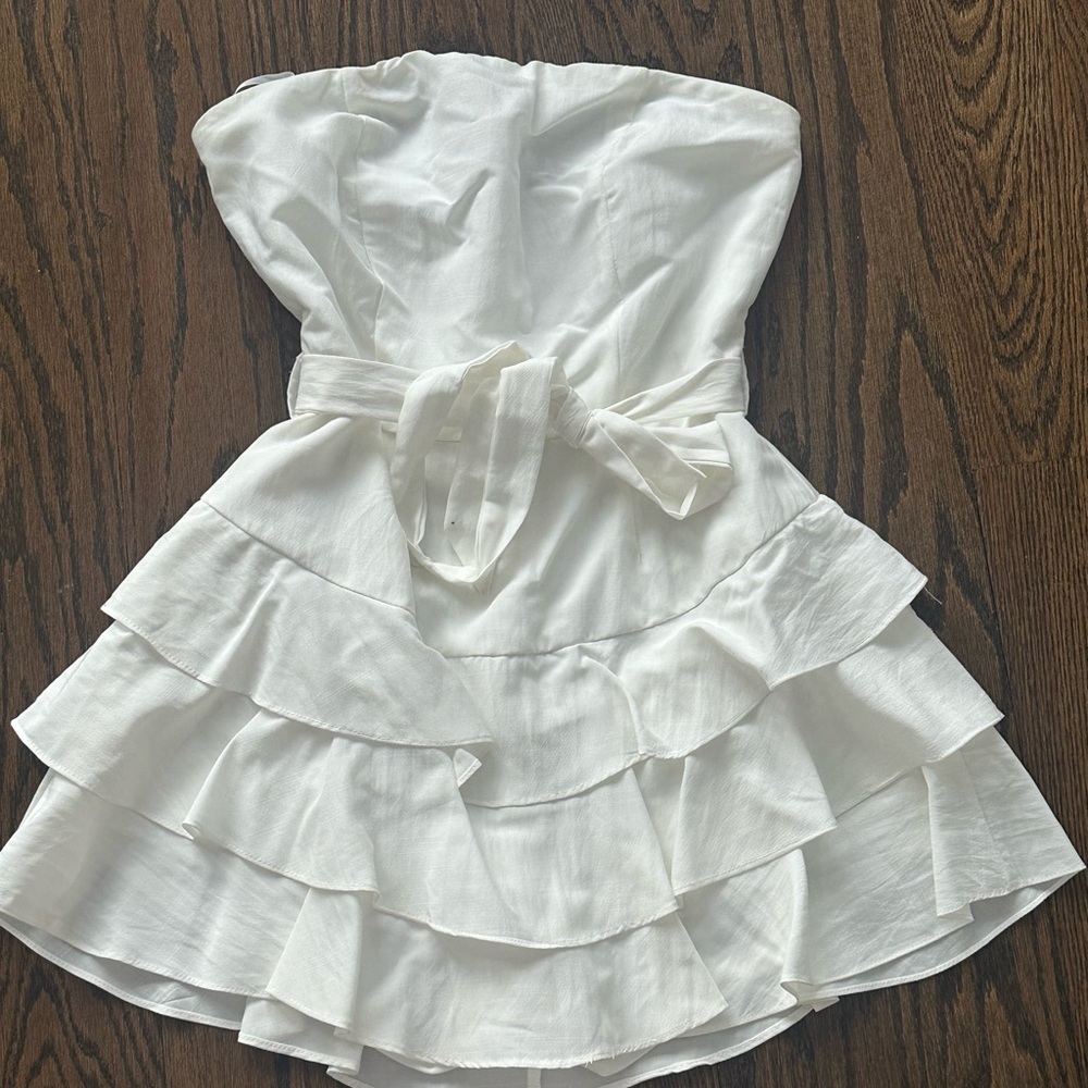 Chic White Strapless Ruffle Dress